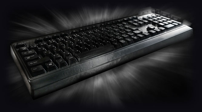 真っ黒で重そうな、黒い板のようなキーボード