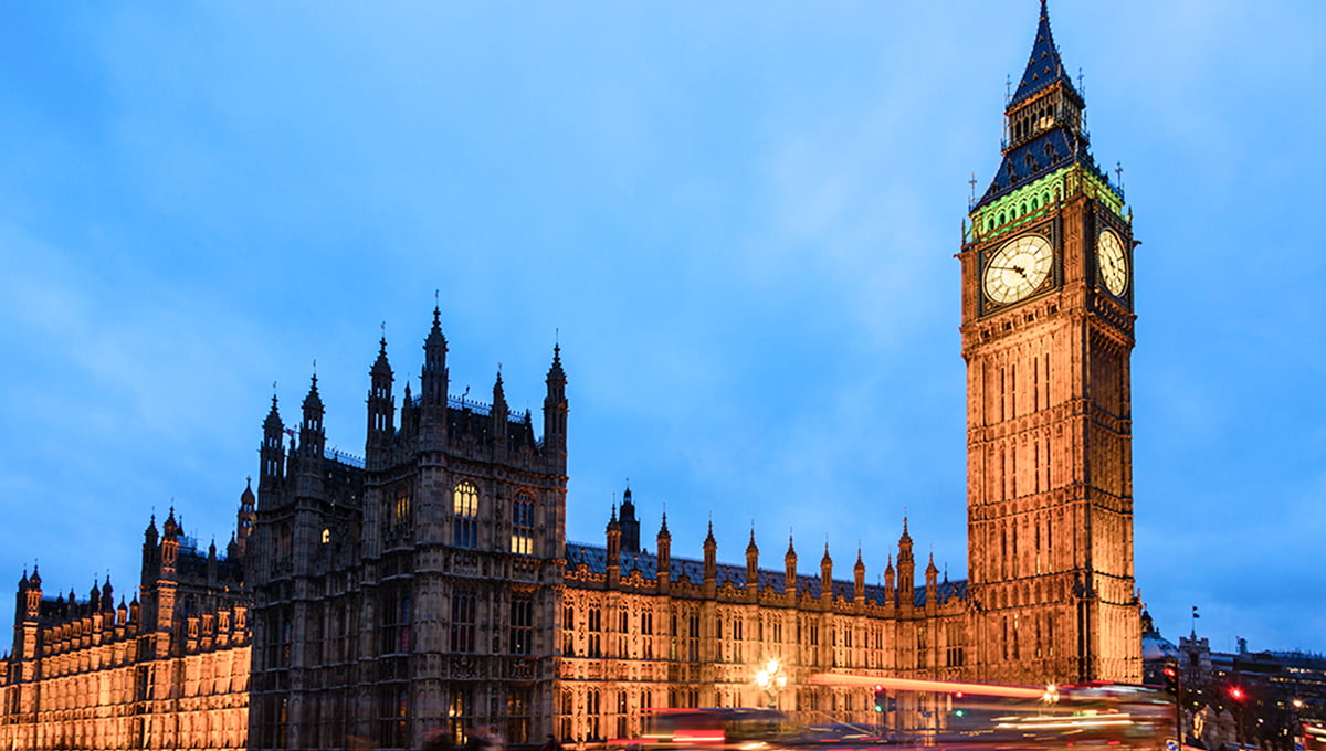 建物や被写体の角度を整えて、見やすくする